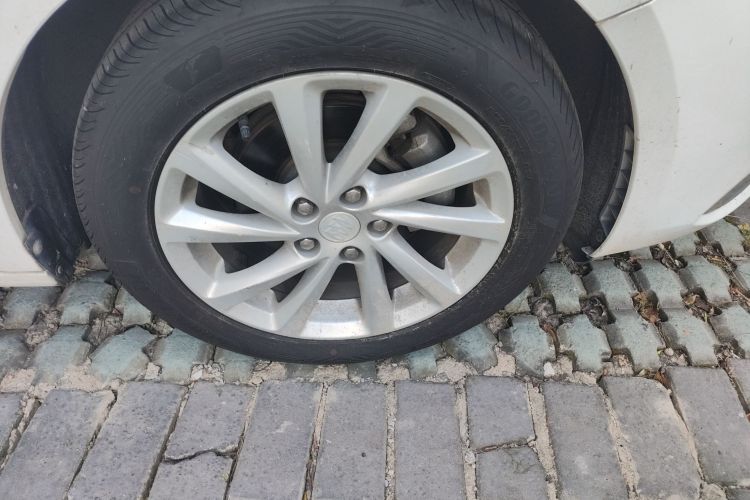 别克 威朗 2018款 三厢 15S 自动领先型车身外观10