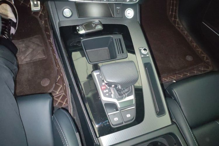 奥迪Q5L 2024款 45 TFSI 豪华动感型中控内饰18