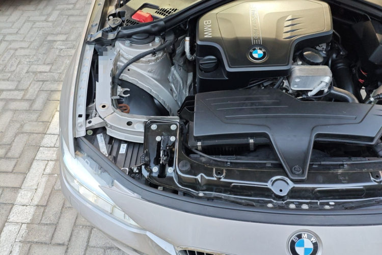 宝马3系 2015款 320Li 超悦版豪华设计套装局部细节9006