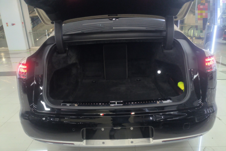 鸿蒙智行 尊界S800 2025款 增程 星耀尊享版 5座机舱底盘23