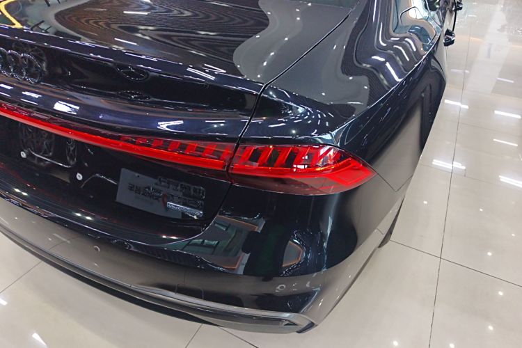 奥迪A7L 2024款 45 TFSI quattro 黑武士版车身外观9