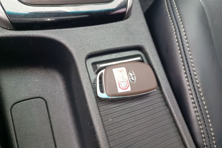 现代 朗动 2015款 1.6L 自动领先型中控内饰7001