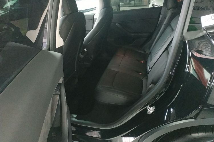 特斯拉 Model Y 2022款 长续航全轮驱动版中控内饰21