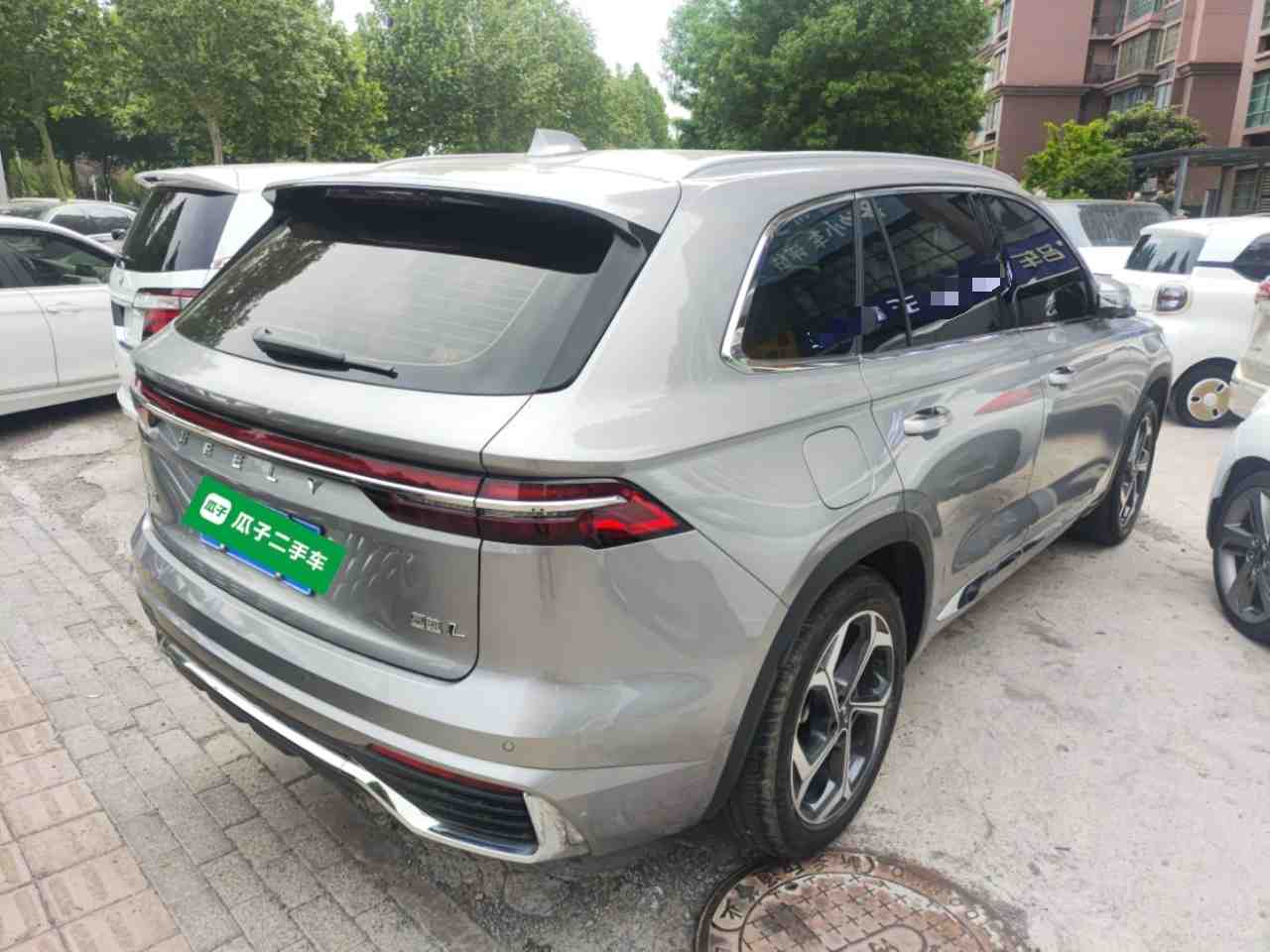 车辆右后45度外观实拍