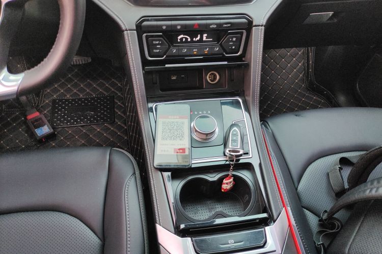 众泰 大迈X7 2018款 2.0T 自动尊贵型中控内饰18