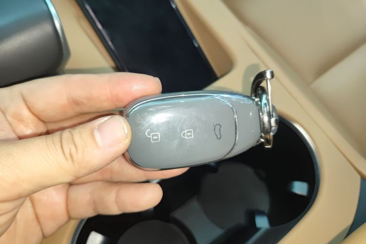 理想汽车 理想ONE 2021款 增程6座版中控内饰11