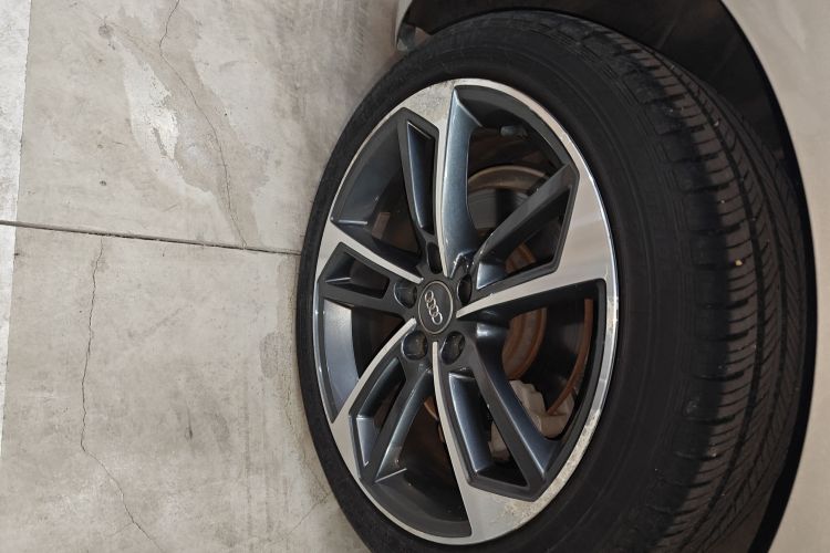 奥迪A4L 2017款 Plus 40 TFSI 运动型车身外观6008