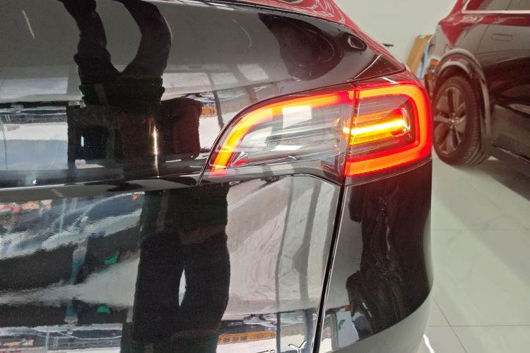 特斯拉 Model Y 2022款 改款 后轮驱动版车身外观6006