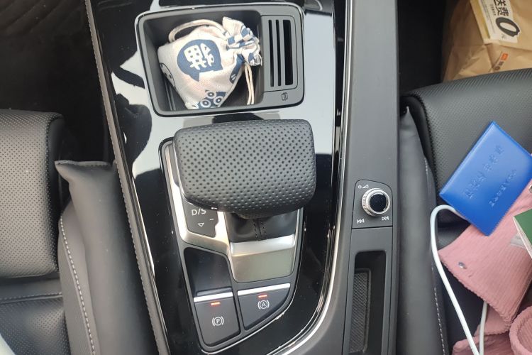 奥迪A4L 2024款 40 TFSI 豪华动感型(星夜版)中控内饰18