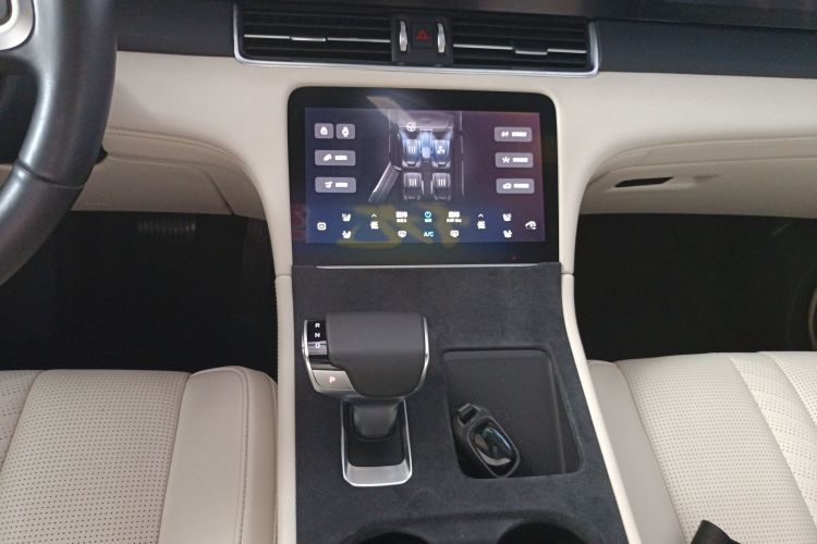 理想汽车 理想ONE 2020款 增程6座版中控内饰18