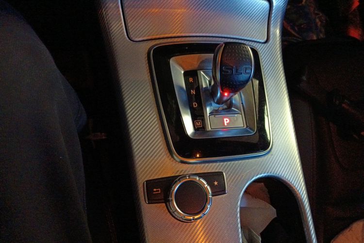 奔驰SLC 2016款 SLC 300 豪华运动型中控内饰18