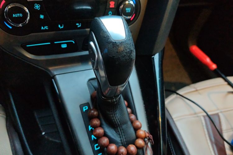 福特 福克斯 2012款 三厢 1.6L 自动风尚型中控内饰18