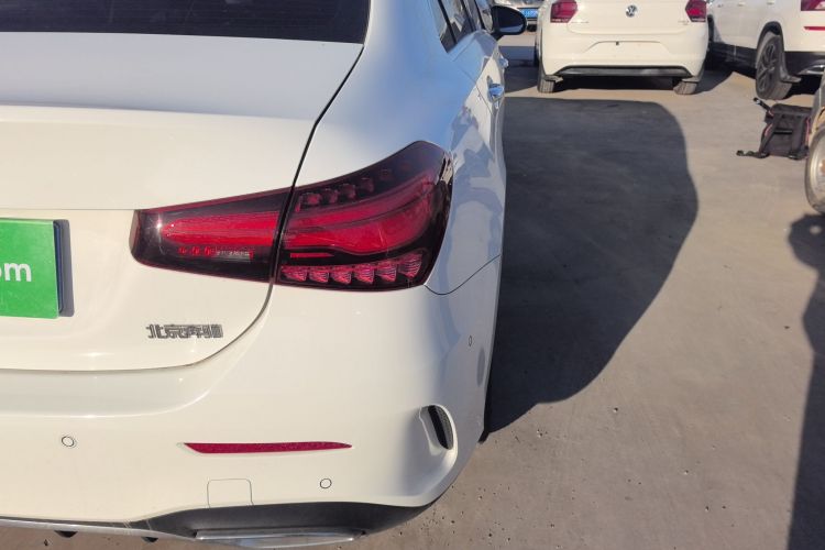 奔驰A级 2024款 A 200 L 时尚型车身外观9