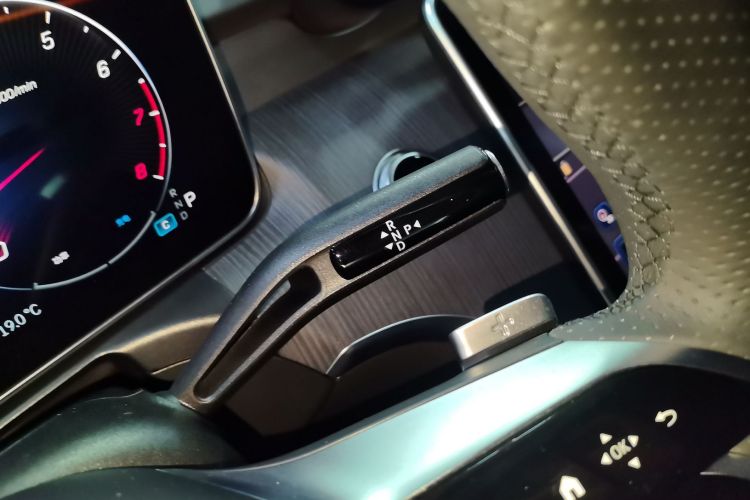 奔驰C级 2023款 C 200 L 运动版中控内饰18