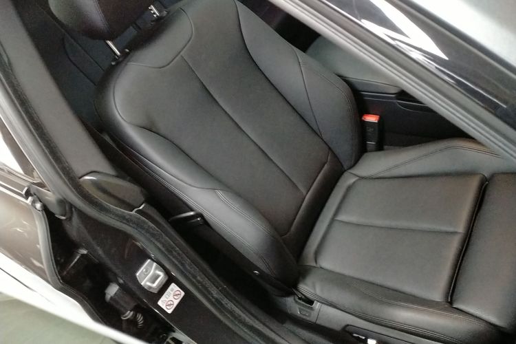 宝马3系GT 2020款 320i M运动套装局部细节41