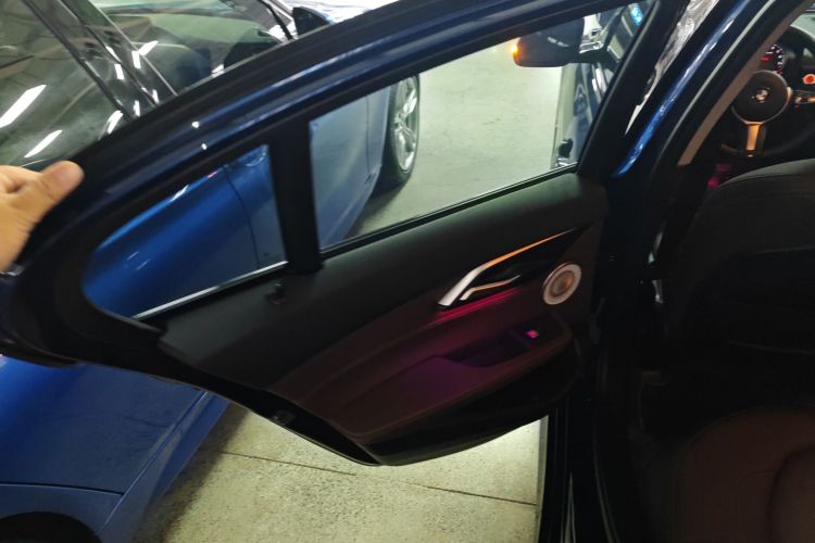 宝马1系 2021款 120i M运动曜夜版中控内饰7008