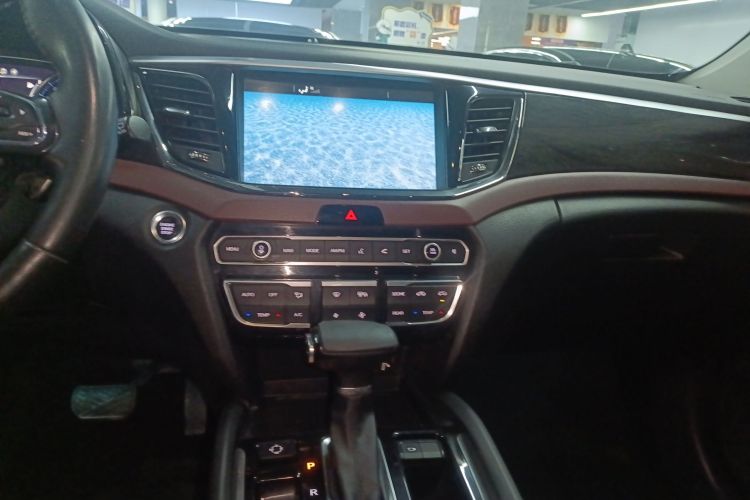 广汽传祺 传祺GS8 2017款 320T 两驱豪华智联版（七座）中控内饰16