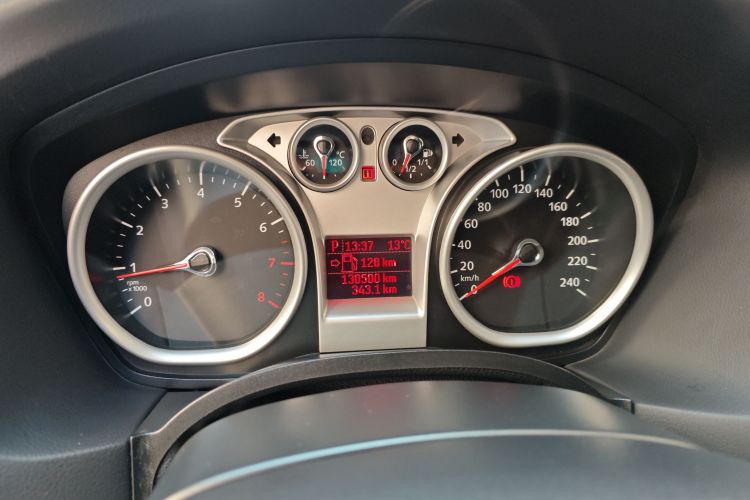 福特 福克斯 2013款 两厢经典 1.8L 自动基本型中控内饰14