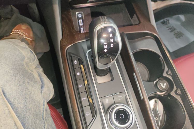 玛莎拉蒂 Levante 2016款 3.0T 标准型中控内饰18