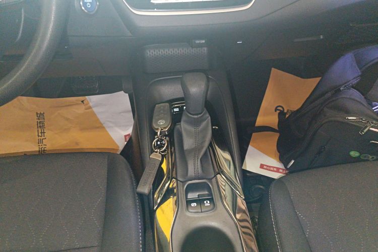 丰田 卡罗拉 2023款 1.8L 智能电混双擎 精英版局部细节18