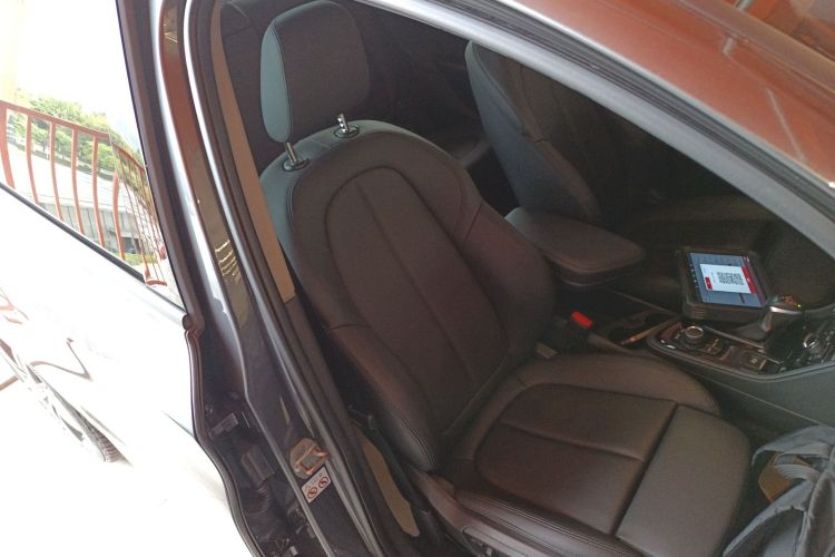 宝马2系多功能旅行车 2015款 218i 运动设计套装局部细节41