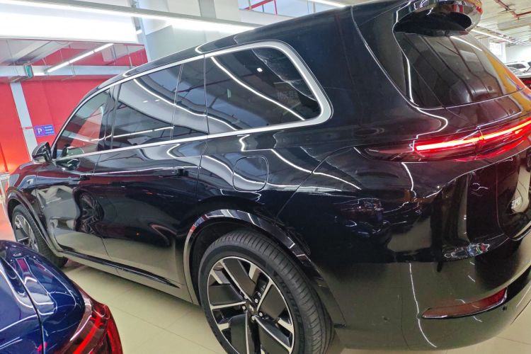 理想汽车 理想L9 2025款 Pro 智能焕新版车身外观4