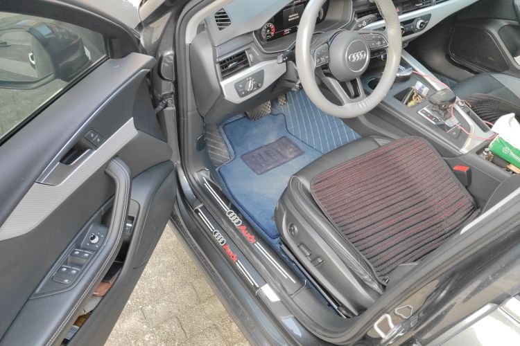 奥迪A4L 2020款 40 TFSI 时尚致雅型中控内饰20