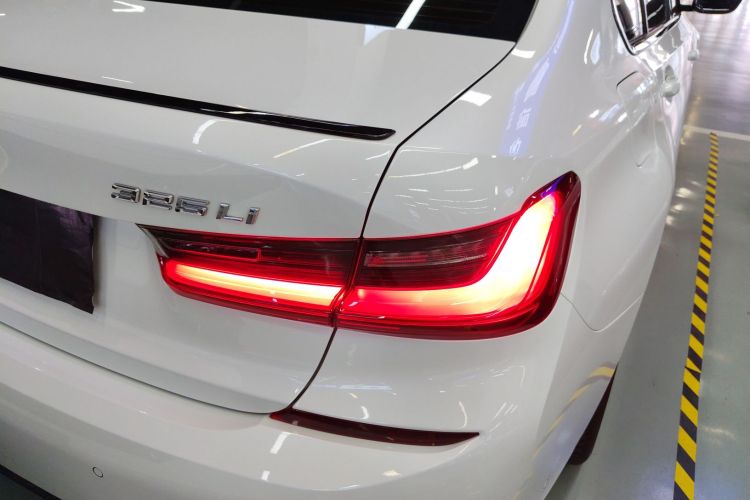 宝马3系 2022款 325Li M运动曜夜套装车身外观9