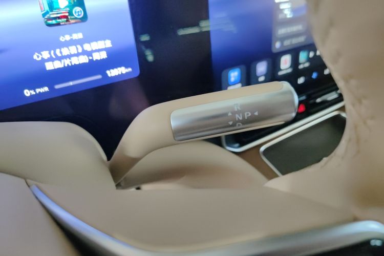 鸿蒙智行 问界M9 2024款 增程 Max版 42kWh 5座版中控内饰18