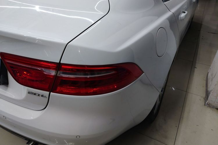 捷豹XEL 2018款 2.0T 200PS 精英版车身外观9