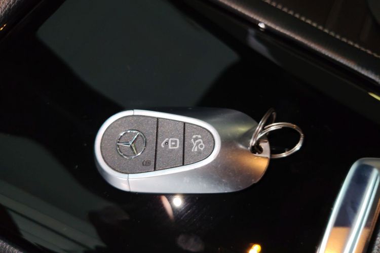 奔驰C级 2023款 C 260 L 运动版中控内饰11