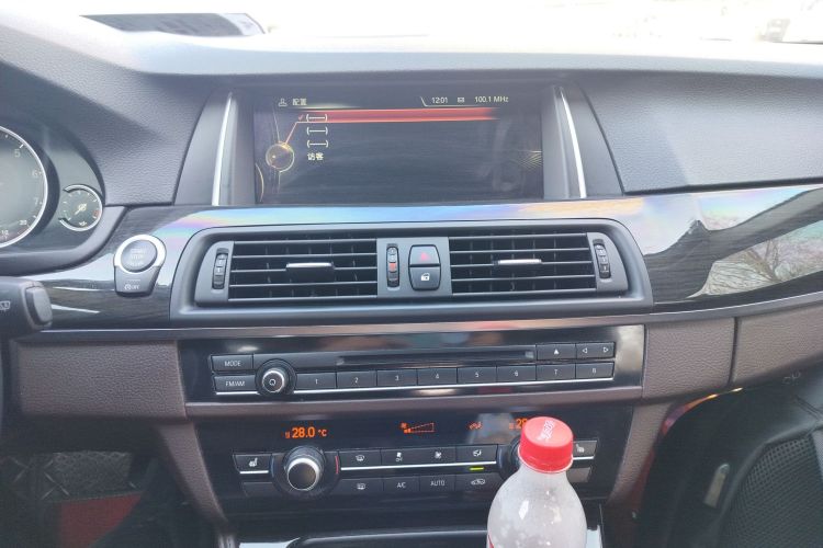 宝马5系 2014款 525Li 豪华设计套装中控内饰16