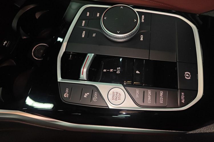 宝马3系 2024款 320Li M运动套装中控内饰18