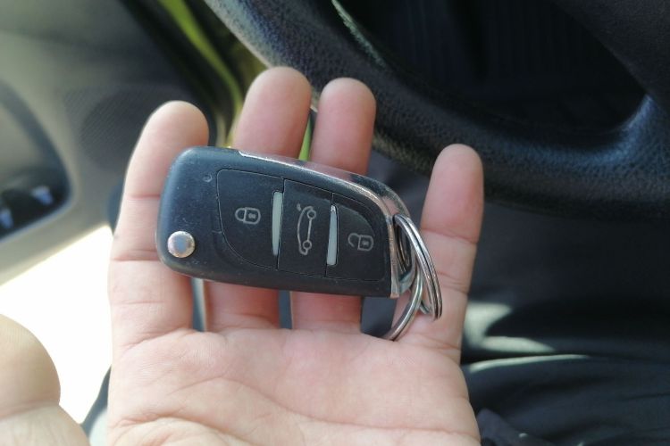 丰田 YARiS L 致炫 2016款 改款 1.5E CVT魅动版中控内饰7001