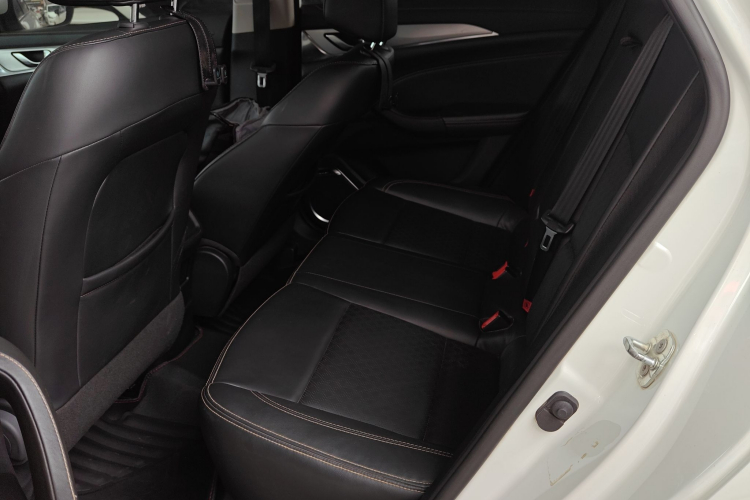 长安 逸动 2018款 高能版 1.6L GDI 自动先锋型 国V中控内饰21