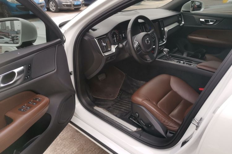 沃尔沃S60 2021款 T4 智逸豪华版中控内饰20