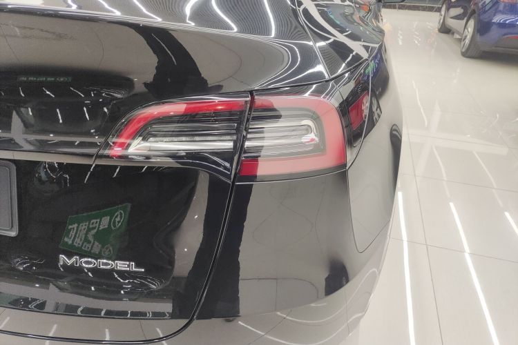 特斯拉 Model Y 2022款 长续航全轮驱动版车身外观9