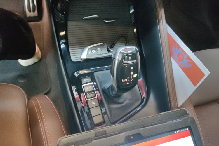 宝马X2 2021款 改款 sDrive25i 曜夜版中控内饰18