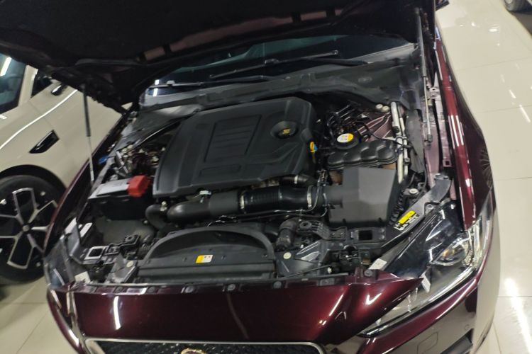 捷豹XEL 2019款 2.0T 250PS 尊享版机舱底盘24