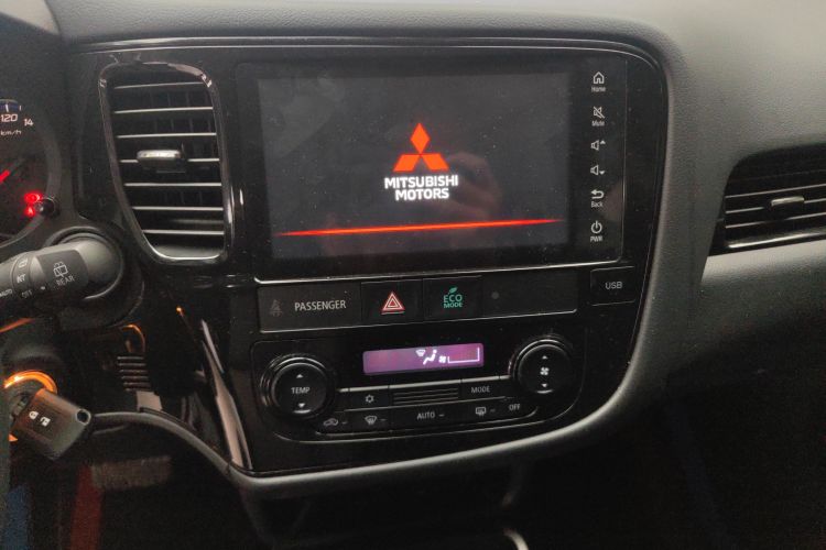 三菱 欧蓝德 2021款 改款 2.0L 两驱畅行版 5座局部细节16