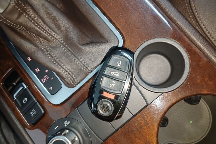 大众 途锐 2011款 3.0TSI 标配型中控内饰7001