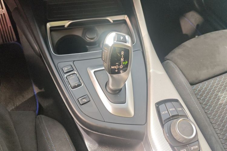 宝马2系(进口) 2018款 225i 敞篷轿跑车 M运动型中控内饰18