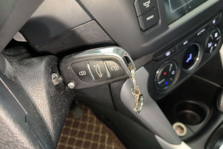 雪铁龙C3-XR 2015款 1.6L 自动先锋型中控内饰11