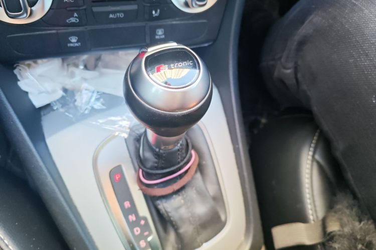 奥迪Q3 2013款 35 TFSI 进取型中控内饰18