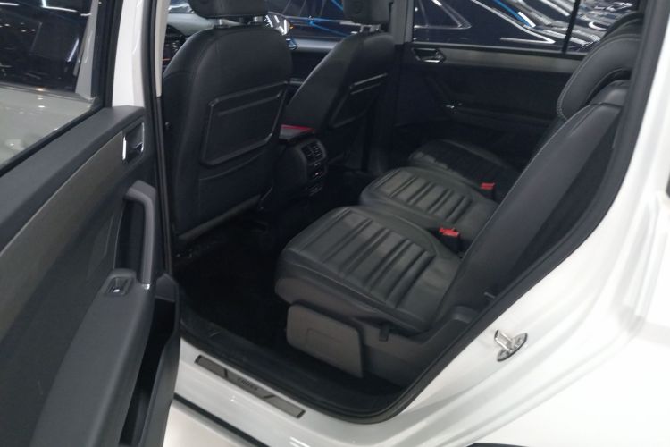 大众 2018款 途安L 280TSI DSG拓界版 7座 国VI中控内饰7004