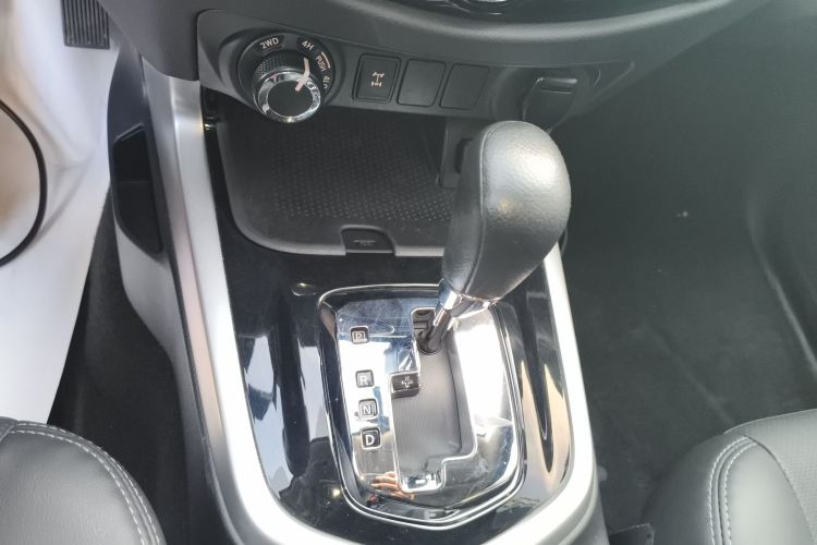 日产 途达 2020款 2.5L XL Upper 4WD 自动四驱豪华版中控内饰18