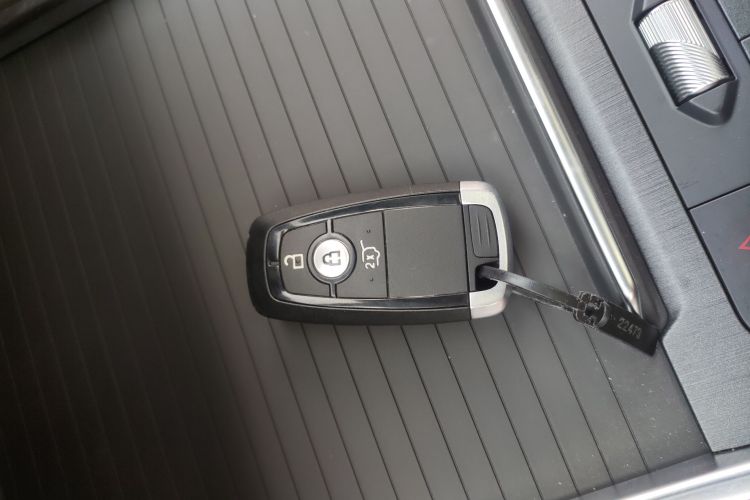 福特 2025款 锐界L 2.0T EcoBoost E混动四驱七座至尊型中控内饰11