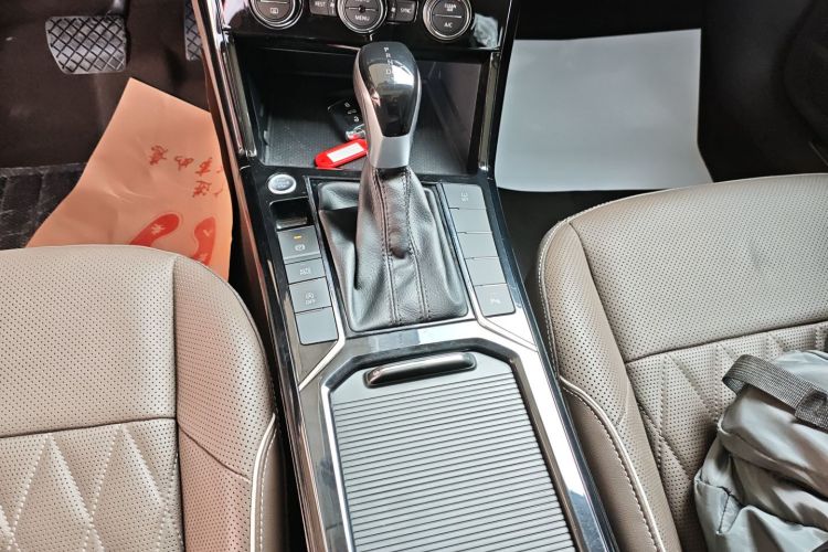 大众 帕萨特 2019款 380TSI 豪华版 国VI中控内饰18