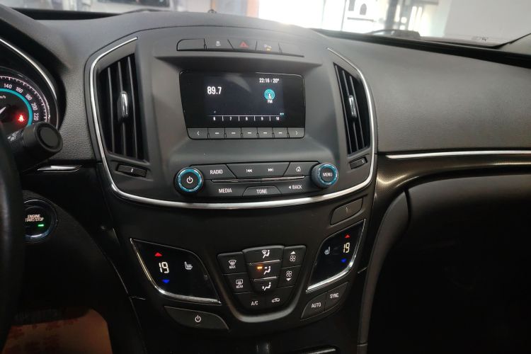 别克 君威 2015款 GS 2.0T 豪情运动版中控内饰16