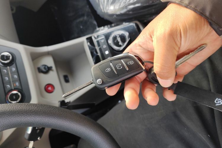 江铃集团新能源 易至EV2 2026款 PLUS+ 舒适型中控内饰11